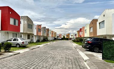 VENDO CASA EN CALDERÓN, A POCOS METROS DEL ISM