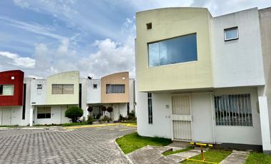 VENDO CASA EN CALDERÓN, A POCOS METROS DEL ISM