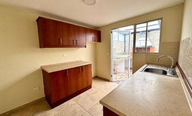 VENDO CASA EN CALDERÓN, A POCOS METROS DEL ISM