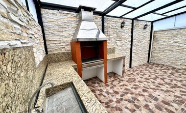 VENDO CASA EN CALDERÓN, A POCOS METROS DEL ISM