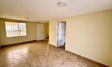 VENDO CASA EN CALDERÓN, A POCOS METROS DEL ISM