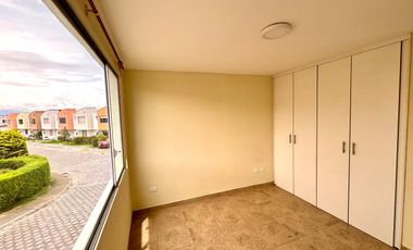 VENDO CASA EN CALDERÓN, A POCOS METROS DEL ISM