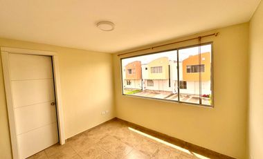 VENDO CASA EN CALDERÓN, A POCOS METROS DEL ISM