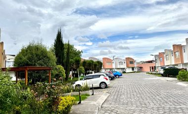 VENDO CASA EN CALDERÓN, A POCOS METROS DEL ISM