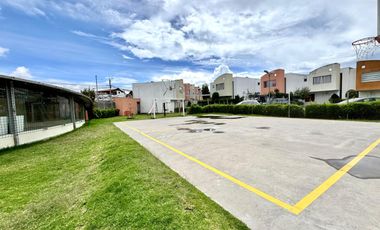 VENDO CASA EN CALDERÓN, A POCOS METROS DEL ISM