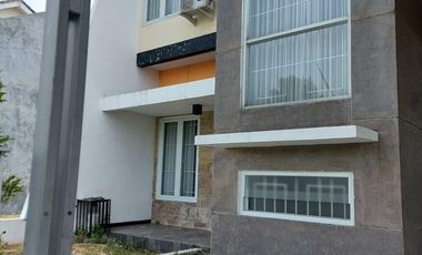 Rumah Ladiva Greenhill Menganti Gresik