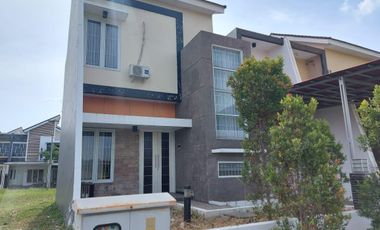 Rumah Ladiva Greenhill Menganti Gresik