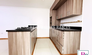 ¡Se vende hermosa casa en unidad abierta!