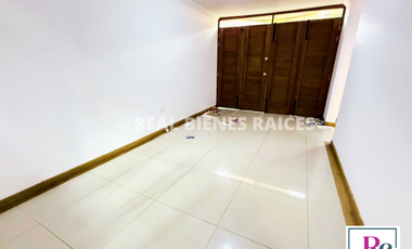 ¡Se vende hermosa casa en unidad abierta!