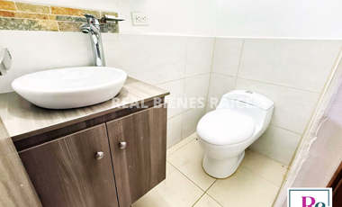 ¡Se vende hermosa casa en unidad abierta!