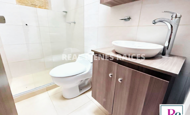 ¡Se vende hermosa casa en unidad abierta!