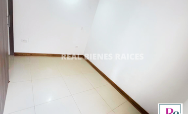 ¡Se vende hermosa casa en unidad abierta!