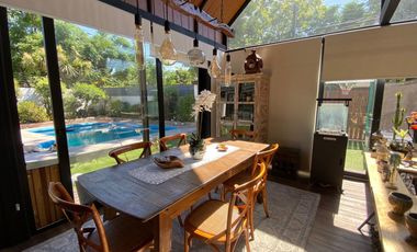 Oportunidad Única.Moderna Casa Remodelada, Buena Conección