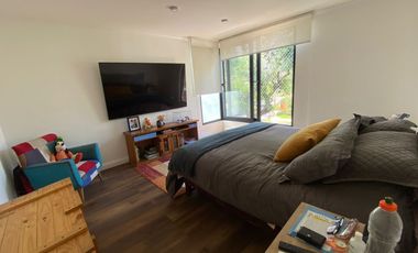 Oportunidad Única.Moderna Casa Remodelada, Buena Conección