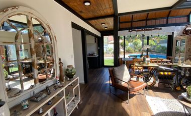 Oportunidad Única.Moderna Casa Remodelada, Buena Conección