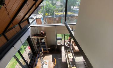 Oportunidad Única.Moderna Casa Remodelada, Buena Conección