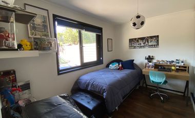 Oportunidad Única.Moderna Casa Remodelada, Buena Conección