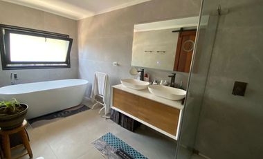 Oportunidad Única.Moderna Casa Remodelada, Buena Conección