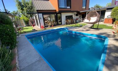 Oportunidad Única.Moderna Casa Remodelada, Buena Conección