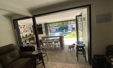 Oportunidad Única.Moderna Casa Remodelada, Buena Conección