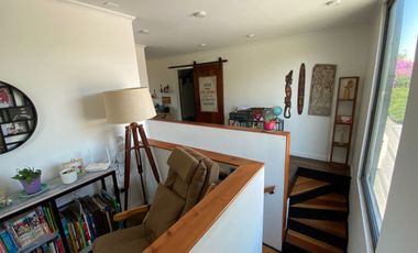 Oportunidad Única.Moderna Casa Remodelada, Buena Conección