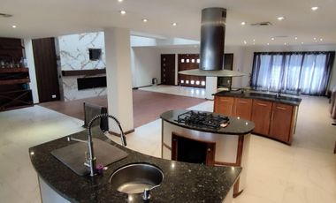 VENTA DE RESIDENCIA EN CAMPOS ELISEOS
