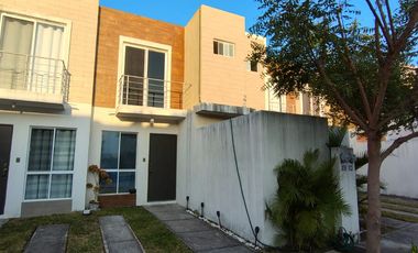 CASA EN VENTA EN PUENTE MORENO, CLUSTER CON ALBERCA, HABITACION PLANTA BAJA