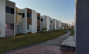 CASA EN VENTA EN PUENTE MORENO, CLUSTER CON ALBERCA, HABITACION PLANTA BAJA