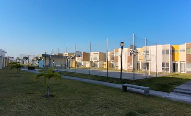 CASA EN VENTA EN PUENTE MORENO, CLUSTER CON ALBERCA, HABITACION PLANTA BAJA