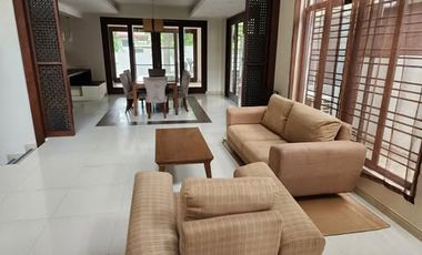 5 Bedroom House and Lot with 4 Car Garage For Rent at White Plains Quezon city