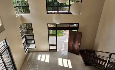 5 Bedroom House and Lot with 4 Car Garage For Rent at White Plains Quezon city