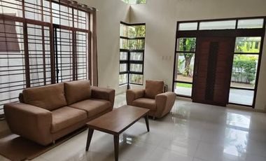 5 Bedroom House and Lot with 4 Car Garage For Rent at White Plains Quezon city