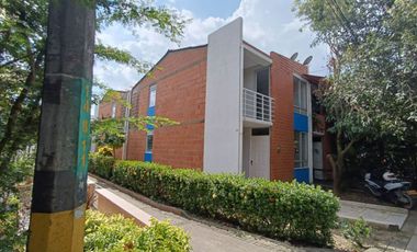 CASA EN CONJUNTO RESIDENCIAL LAS HELICONIAS