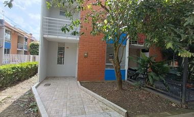 CASA EN CONJUNTO RESIDENCIAL LAS HELICONIAS