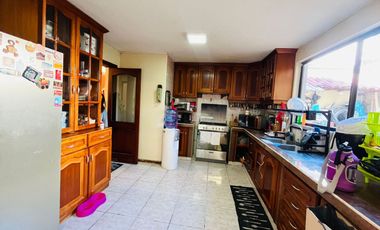 Casa de venta con suite posterior en Valle de los Chillos- sector Playa Chica