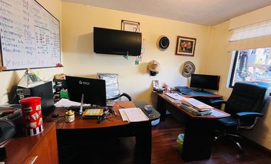 Casa de venta con suite posterior en Valle de los Chillos- sector Playa Chica