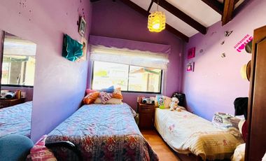 Casa de venta con suite posterior en Valle de los Chillos- sector Playa Chica