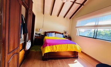 Casa de venta con suite posterior en Valle de los Chillos- sector Playa Chica