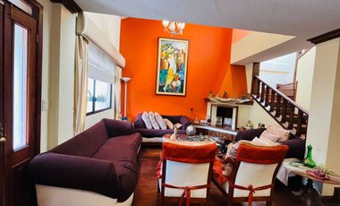 Casa de venta con suite posterior en Valle de los Chillos- sector Playa Chica