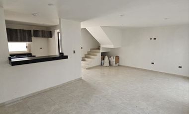CASA EN VENTA CON ROOF GARDEN EN SAN FRANCISCO OCOTLÁN, CORONANGO