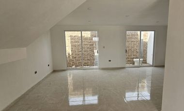 CASA EN VENTA CON ROOF GARDEN EN SAN FRANCISCO OCOTLÁN, CORONANGO