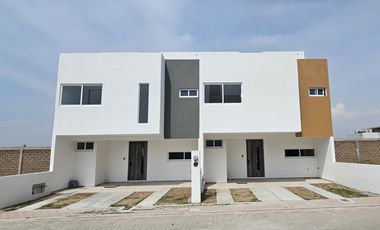 CASA EN VENTA CON ROOF GARDEN EN SAN FRANCISCO OCOTLÁN, CORONANGO