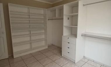 VENTA CASA 2 PISOS EN URB. PRIMAVERA