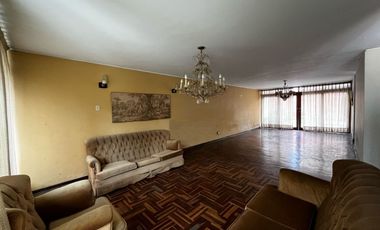 VENTA CASA 2 PISOS EN URB. PRIMAVERA