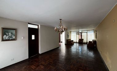 VENTA CASA 2 PISOS EN URB. PRIMAVERA