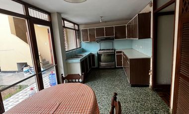 VENTA CASA 2 PISOS EN URB. PRIMAVERA