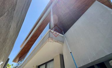 FOR SALE Modern & Automated 5BR House in White Plains, Quezon City - SH105
