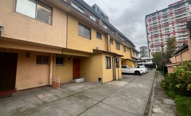 Casa 4 dormitorios, estacionamiento, patio, condominio 9 casas, Martínez de Rozas, Concepción