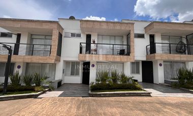 SE ARRIENDA CASA PINARES ALTO