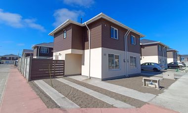 Arriendo Casa Nueva En Condominio Petrel, San Pedro De La Paz